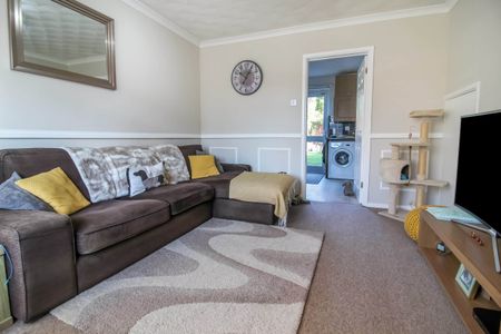 Hornsey Gardens, Swindon, Swindon, SN3 - Photo 2