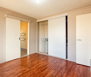 Available now - comfortable 3 by 2 in South Lake - Photo 3