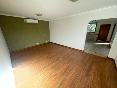 2 Bedroom Home - Great Location! - Photo 5