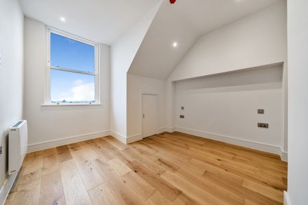 Broadway Court, Wimbledon, London, SW19 - Photo 2