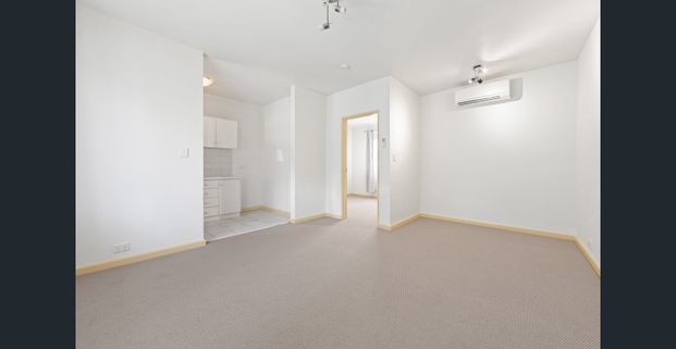 Fresh, bright & convenient living in the heart of Travancore - Photo 1