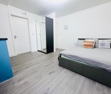 Studio to rent - Photo 2