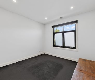 Contemporary Comfort in the Heart of Hughesdale - Photo 6