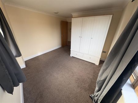 The Curve, NW4 2AF - Photo 3