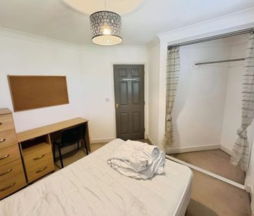 4 bedroom end of terrace house to rent - Photo 6