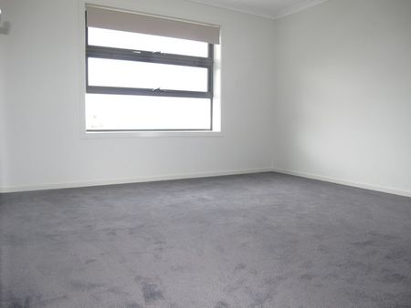 "GREAT CENTRAL LOCATION!" - Photo 3