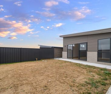 Spacious 3-Bedroom Home in Desirable South Jerra Estate - Photo 4