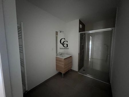 Location Appartement 3 pièces 75m² LES SORINIERES 44840 - Photo 5