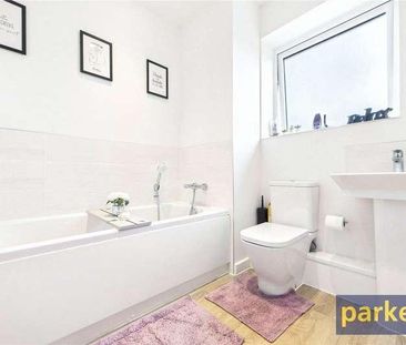 Bolton Drive, Shinfield, Reading, Berkshire, RG2 - Photo 4