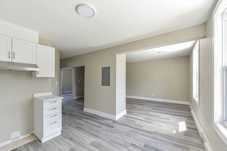 Orillia: 2 Bedroom Apartment, Parkview Ave. - Photo 3