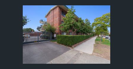 Furnished Ground Floor One Bedroom Apartment - Photo 2