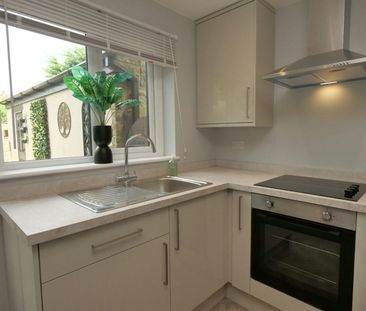 Semi-detached house to rent on - Photo 3