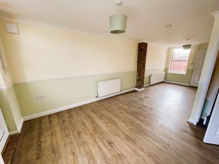 3 bedroom terraced house to rent - Photo 4