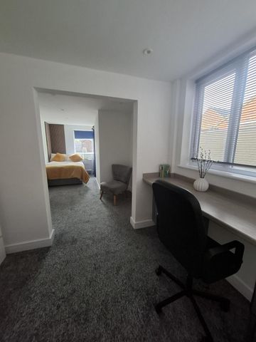 Room to let in newly refurbished HMO – Heneage Road - Photo 3