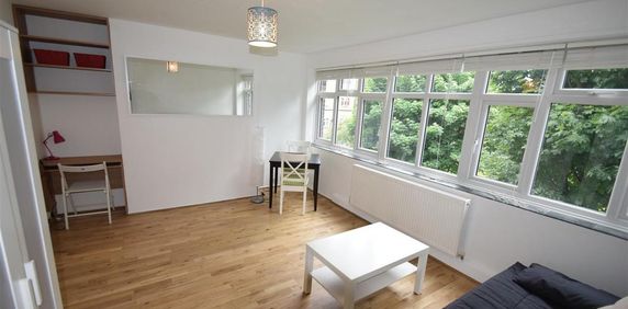 Studio to rent - Photo 2