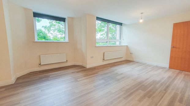 Skyline House, Swingate, Stevenage - Photo 1