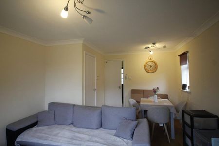 2 bedroom terraced house to rent - Photo 3