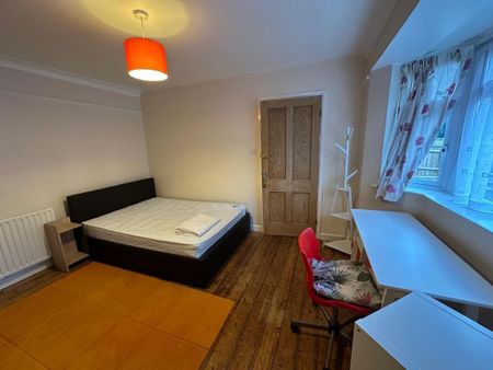 4 bedroom terraced house to rent - Photo 5