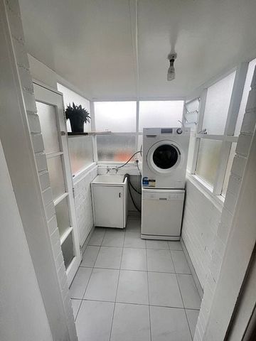 SUNNY TIDY UNIT IN POPULAR LOCATION - Photo 4