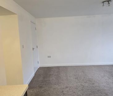 4 bedroom semi-detached house to rent - Photo 1