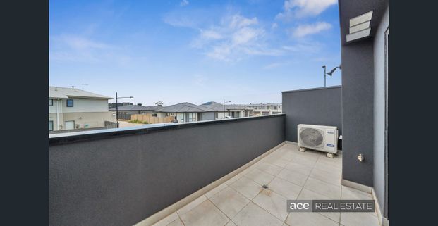 A FRESH START IN MODERN STYLE - Photo 1