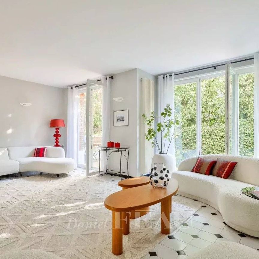 Location maison, Paris 16ème (75016), 9 pièces, 250.02 m², ref 84386703 - Photo 1