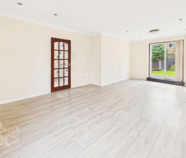 3 bedroom semi-detached house to rent - Photo 3