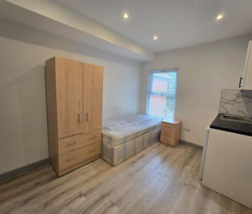 Cambridge Road, Aldershot GU11, London - Photo 2