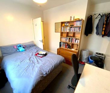 1 bedroom in a house share to rent - Photo 4