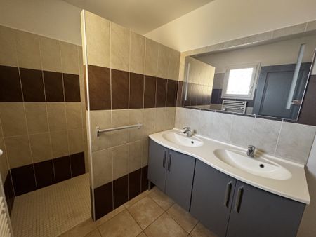 Location Maison 3 pièces 82m² ROQUEVAIRE 13360 - Photo 4