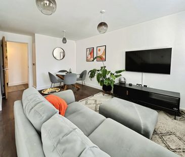 3 bedroom House To Let - Photo 2