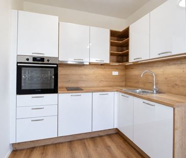 Pronájem bytu 1+kk • 31 m²Arnošta Valenty, Praha - Černý Most - Photo 2