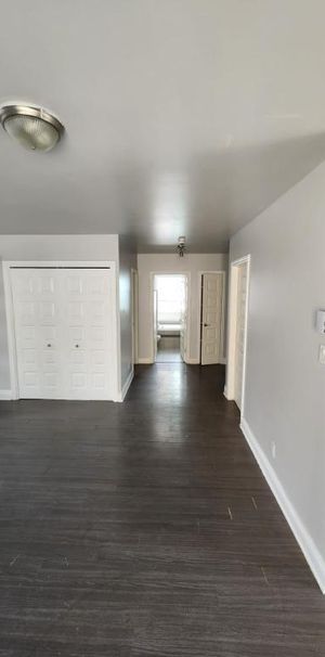 Spacieux appartement à aire ouverte dans un duplex. - Photo 1