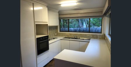 FAMILY HOME LOCATED IN PRIME WANTIRNA SOUTH LOCATION - AVAILABLE NOW! - Photo 2