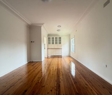 RENOVATED THREE BEDROOMS HOUSE FOR LEASE - Photo 3