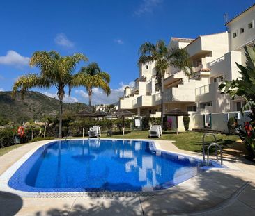 Middle Floor Apartment in Benahavís - Photo 2