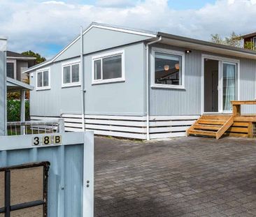 As New - Hilltop House with Views - Genuine Long Term - Photo 3