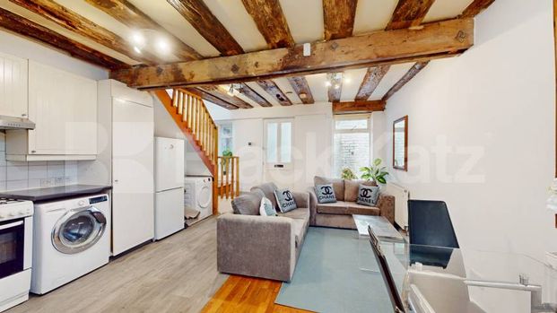 Mews House - Photo 1