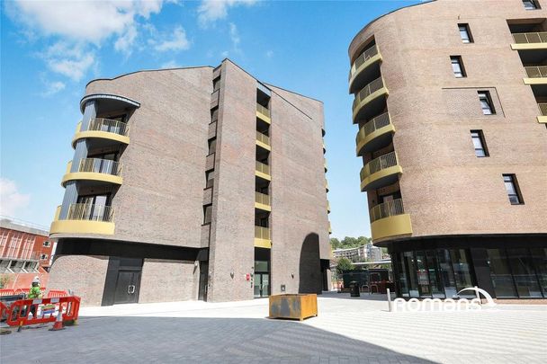 2 bedroom flat to rent - Photo 1