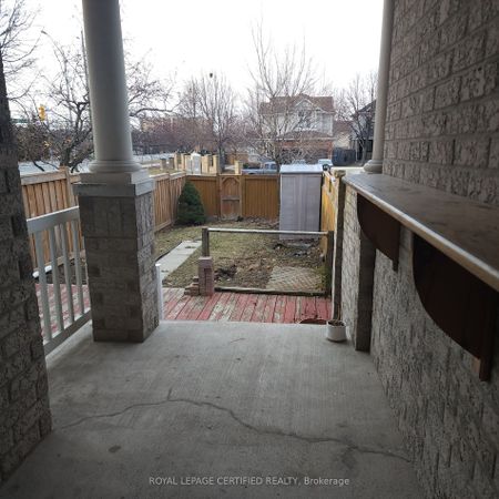 Townhouse For Lease | E8124782 - Photo 5