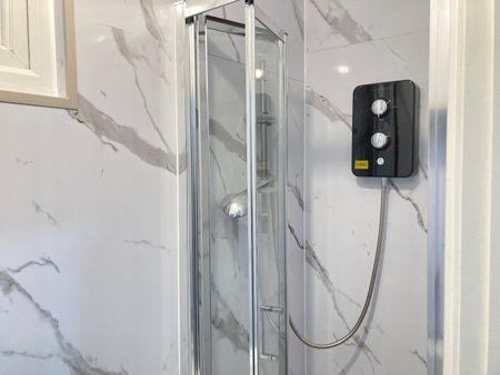 Studio Flat, Very Near West Cromwell Road Area, SW5 - Photo 2