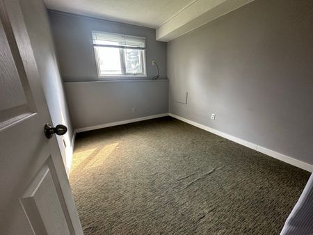 Beautiful Townhouses In Highland Green! - Photo 4