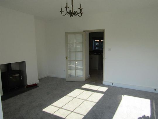 2 bedroom end of terrace house to rent - Photo 1