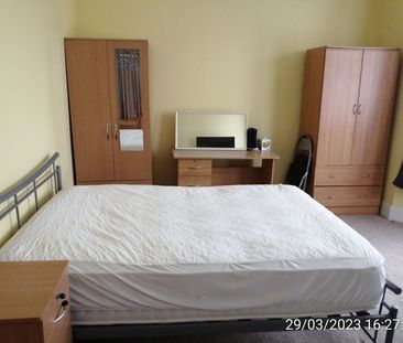 Room in a Shared House, Thorold Road, IG1 - Photo 5