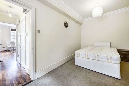 Excellent size 1 bedroom apartment in a central location, close to Oxford Street and Tottenham Court Road - Photo 4