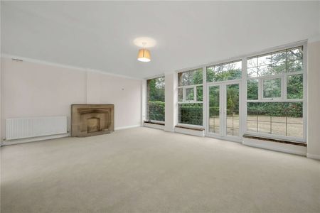 Recently refurbished, spacious two-bedroom garden flat in a convenient Sunningdale location. - Photo 2