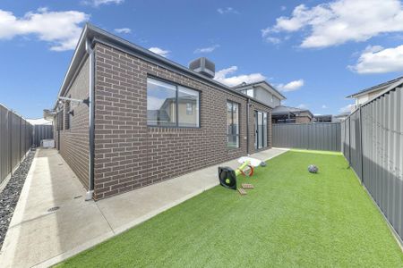 Modern Family Home with Spacious Four Bedrooms!! - Photo 4