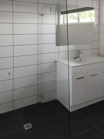 Comfortable and in a great location - Photo 3