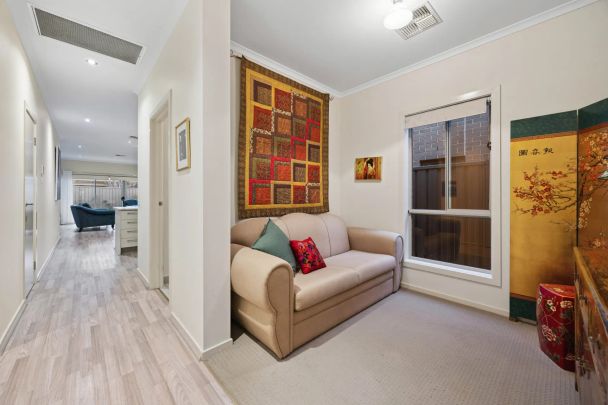 Easy-Care Modern Home With A Peaceful Park Outlook - Photo 1