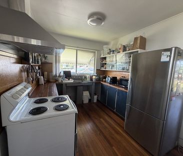 Spacious & Convenient Living in Archerfield - Photo 2